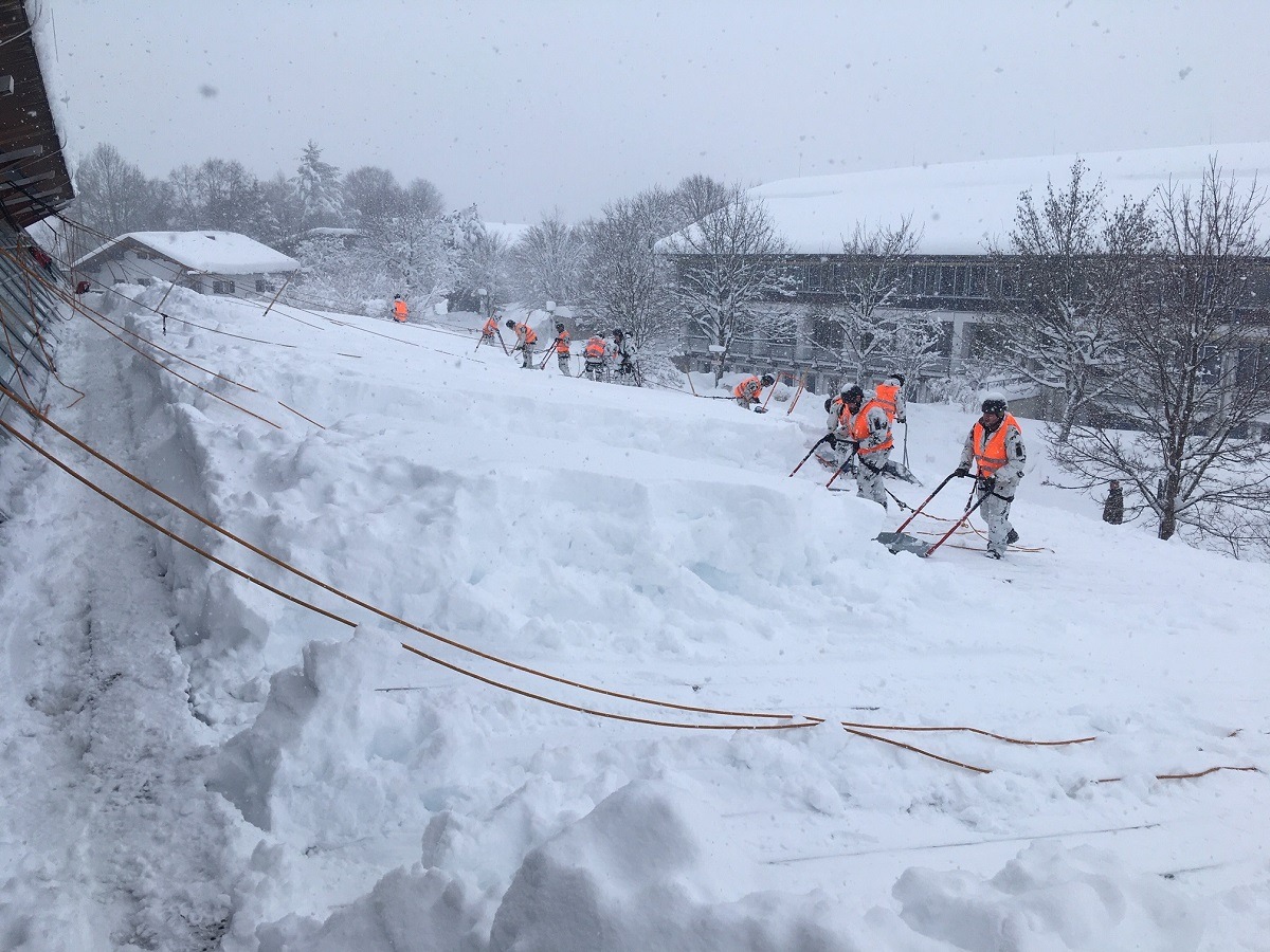 Schneechaos In Bayern: Gebirgsjäger Im Einsatz Für Die Bevölkerung ...